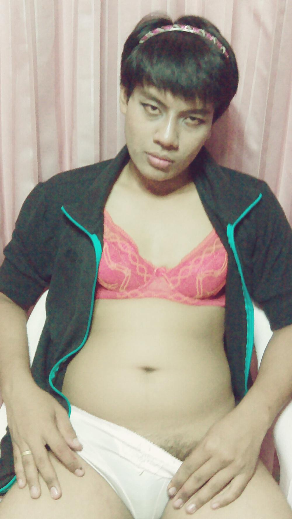 15P Sporting girl