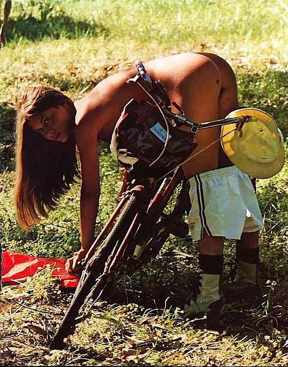 25P Caught with their pants down - vintage