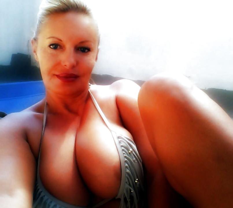 14P Mature Mom Huge Boobs and Ass