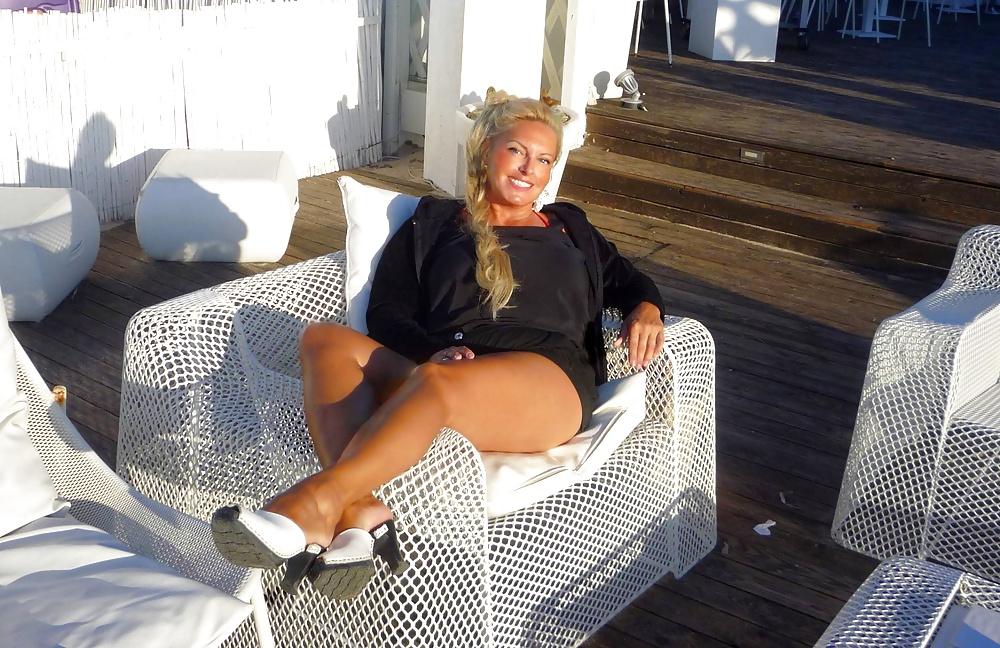14P Mature Mom Huge Boobs and Ass