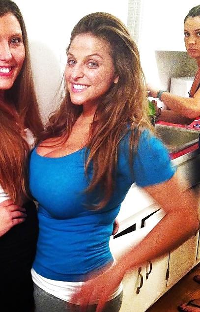 12P American Girl With Big Boobs