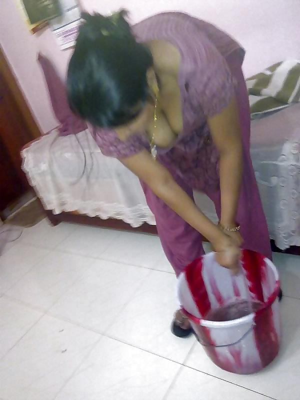 21P Indian Hot Aunties