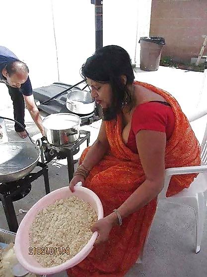 21P Indian Hot Aunties