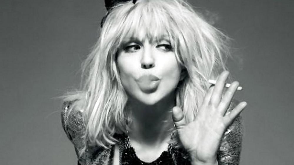 18P Courtney love Smoking