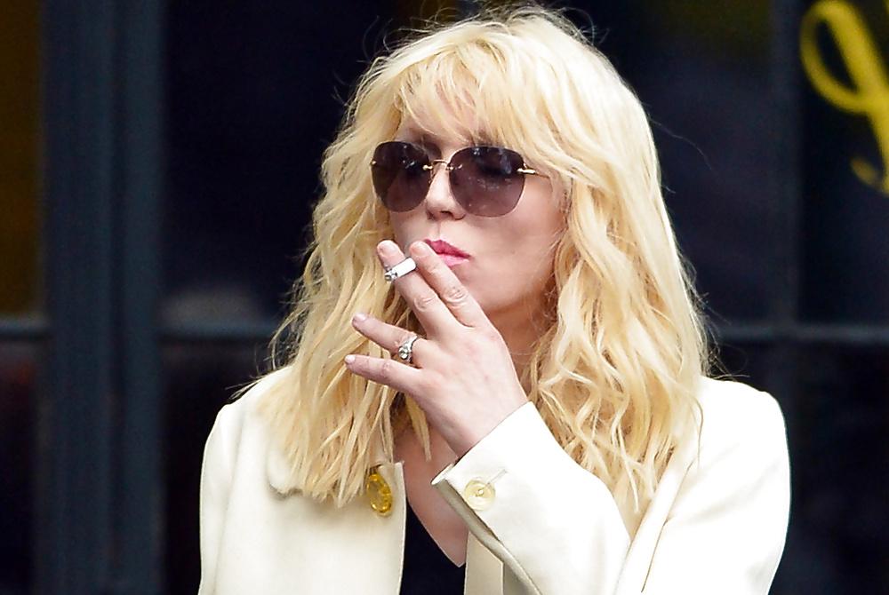 18P Courtney love Smoking