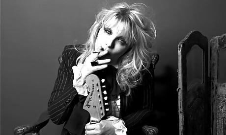 18P Courtney love Smoking