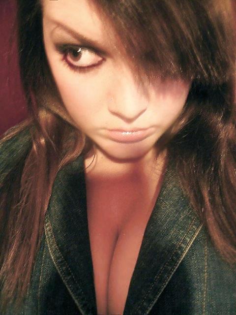 25P Smoking Hot Brunette Camgirl (Busty winter) Photo Gallery