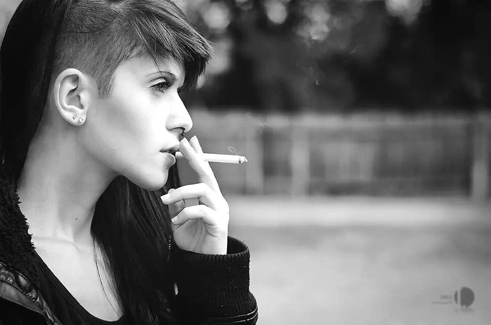 20P Smoking girls