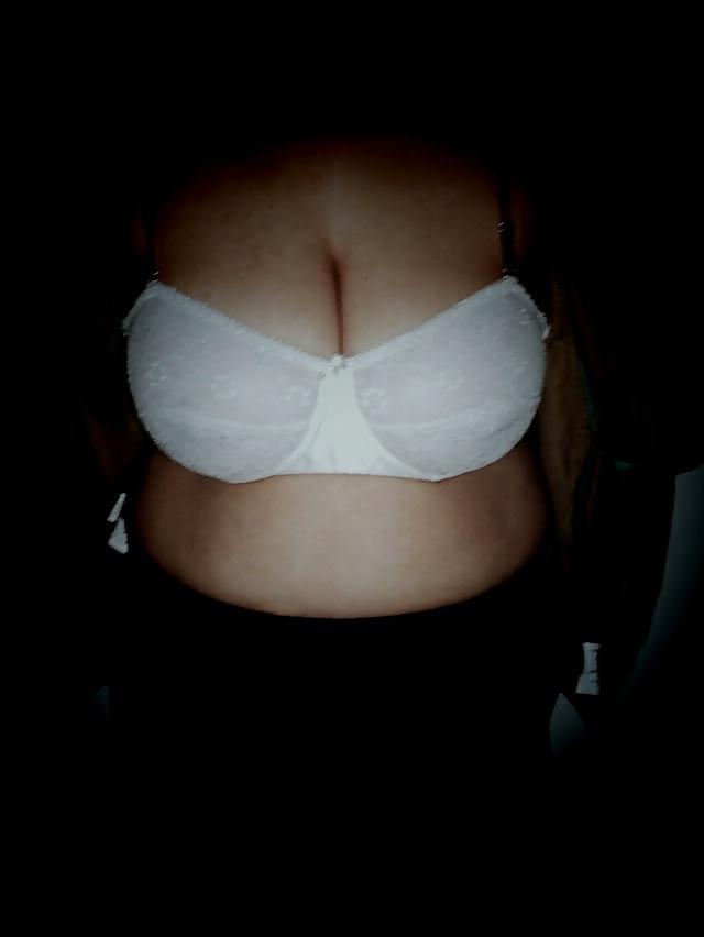 8P Indian house wife black & white