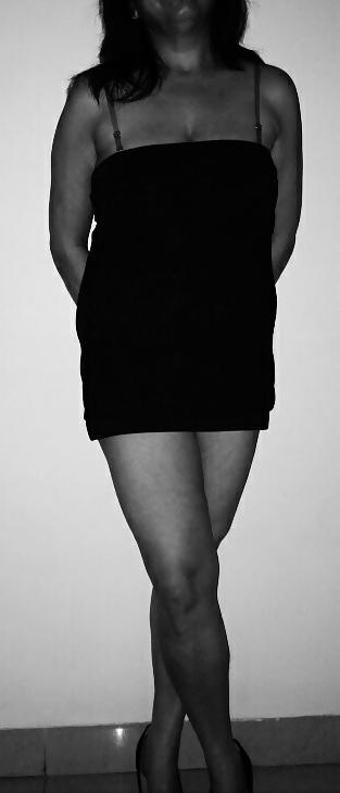 8P Indian house wife black & white