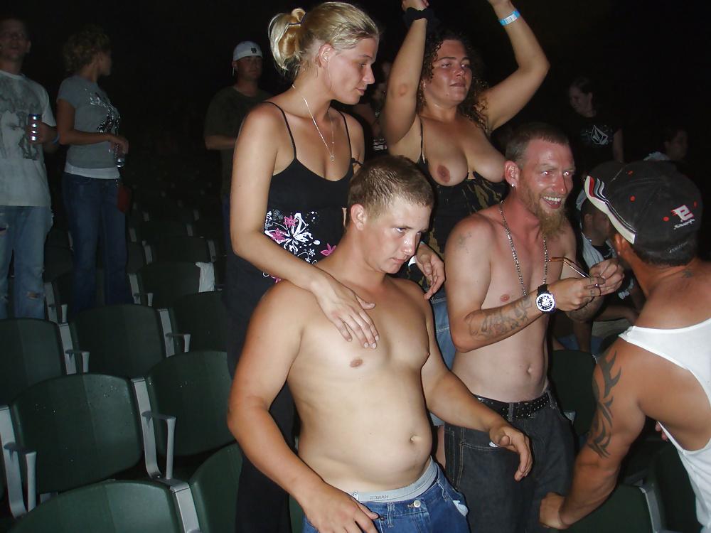 25P Teens caught flashing