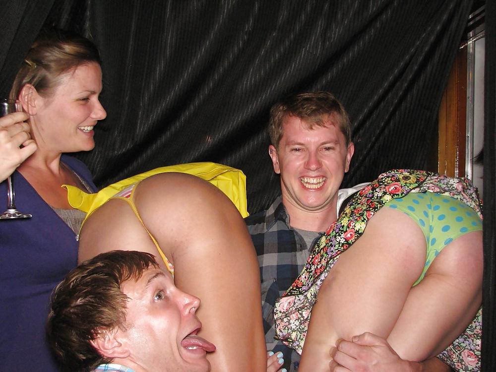 25P Teens caught flashing