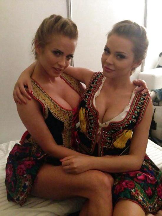 10P Hot lesbian babes