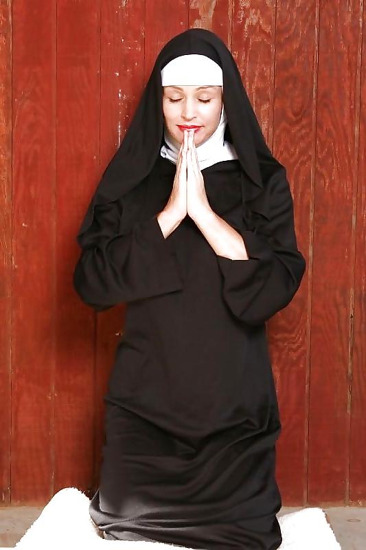 25P Nuns are only women too vol.2