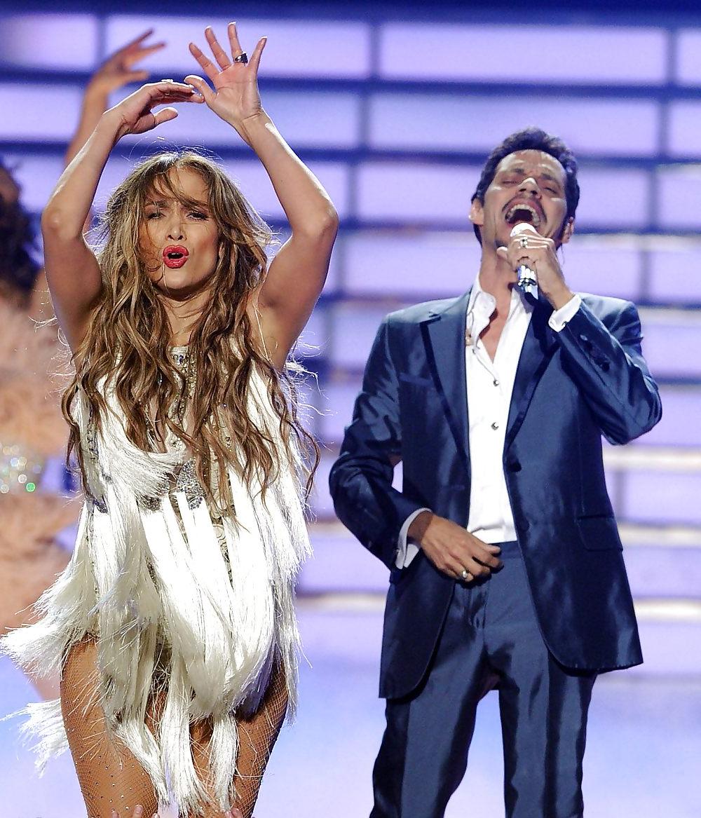 15P Jennifer Lopez tritt bei American Idol 2011 auf