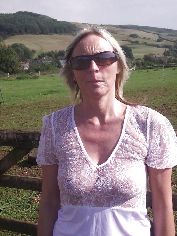 25P Sexy mature milf lady 
