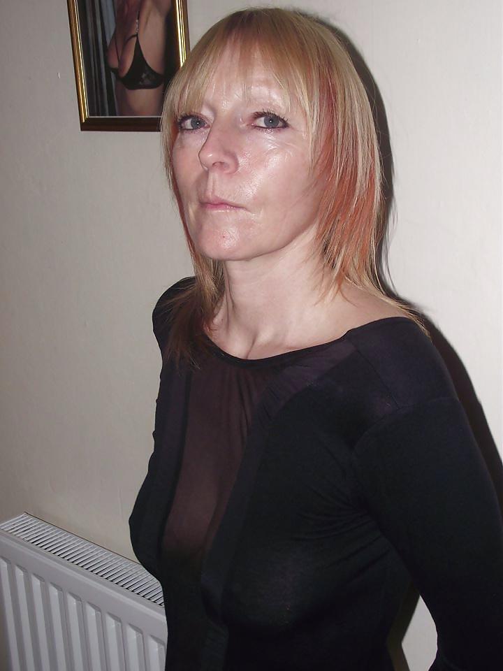 25P Sexy mature milf lady 