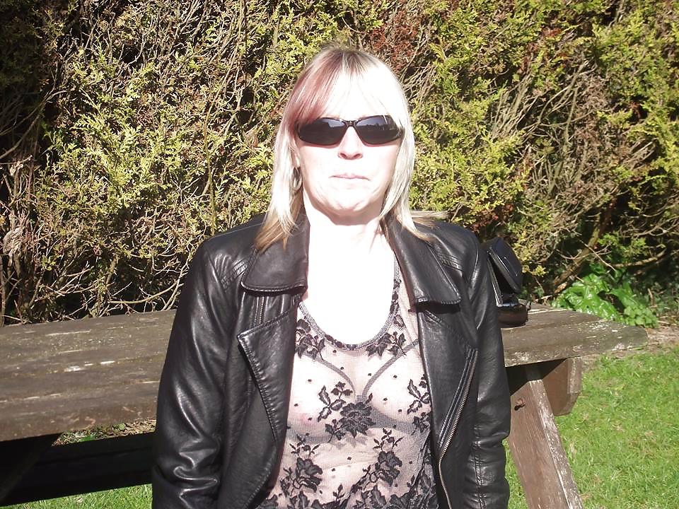 25P Sexy mature milf lady 