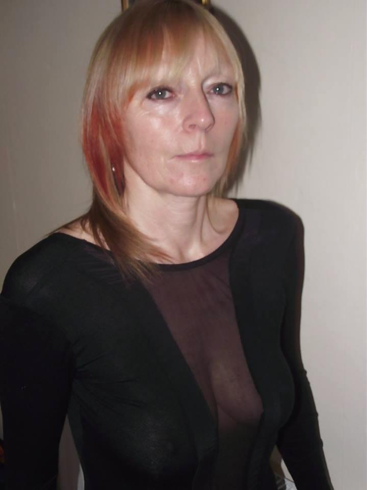 25P Sexy mature milf lady 