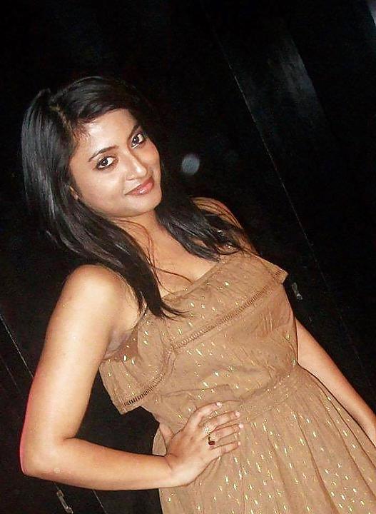 19P Hot Indian Ladies Sweaty armpits underarms for comments 