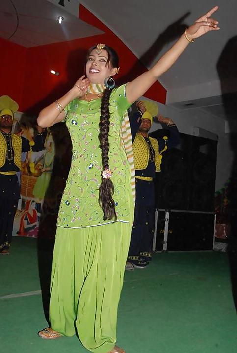 19P Hot Indian Ladies Sweaty armpits underarms for comments 