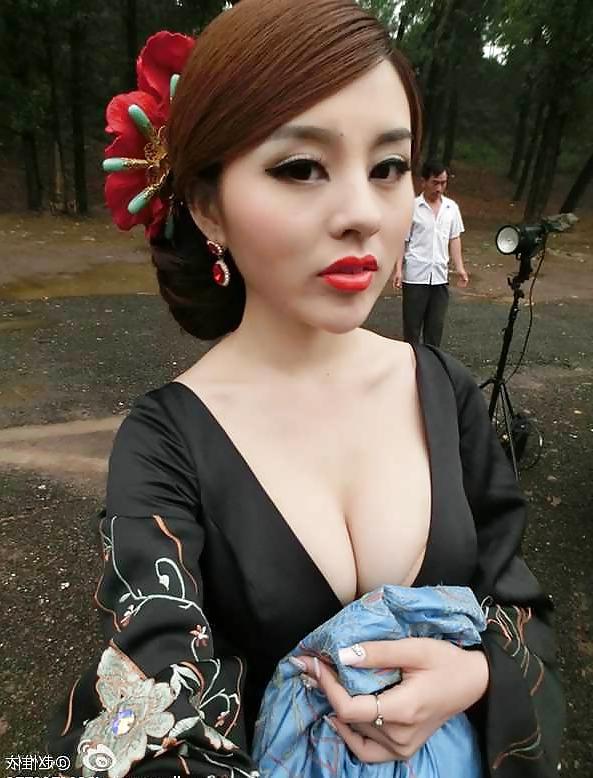 25P Chinese girl big boobs