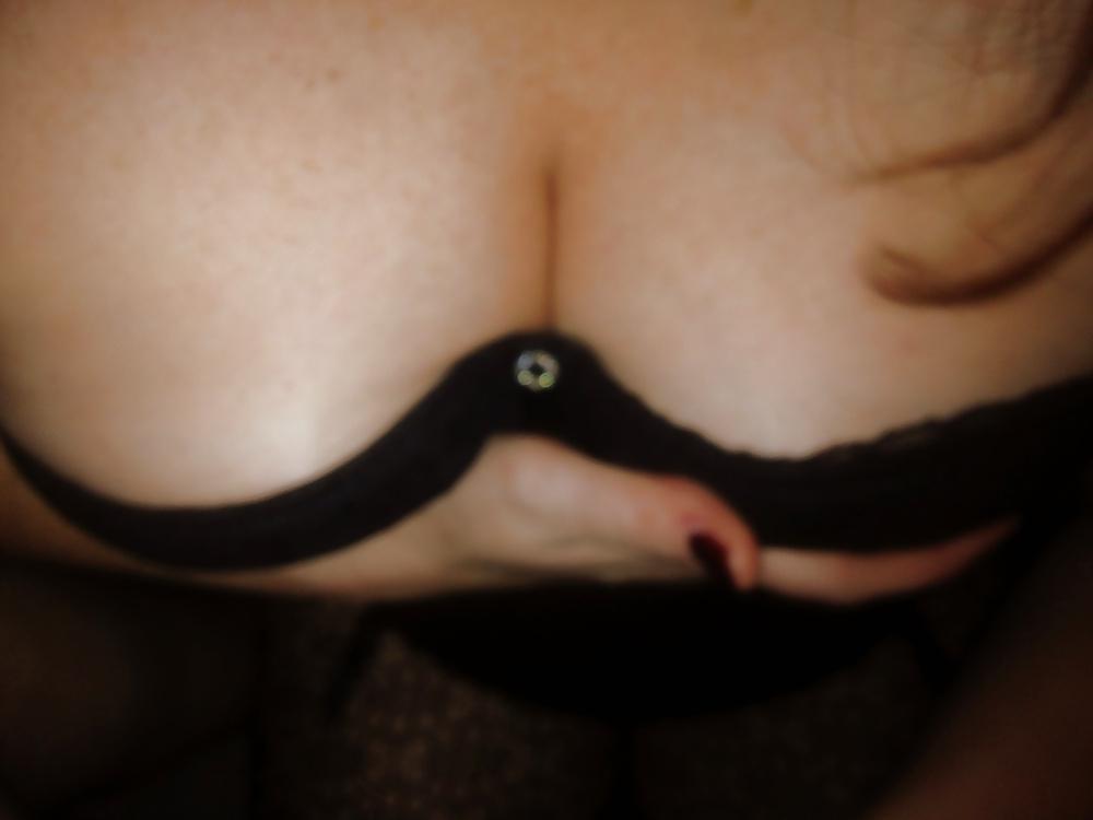 5P Boobs cleavage in lace outfit showing tits and nipples