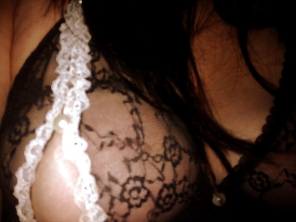 5P Boobs cleavage in lace outfit showing tits and nipples