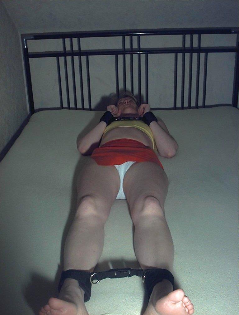 21P Blond Woman: Diaper Bondage