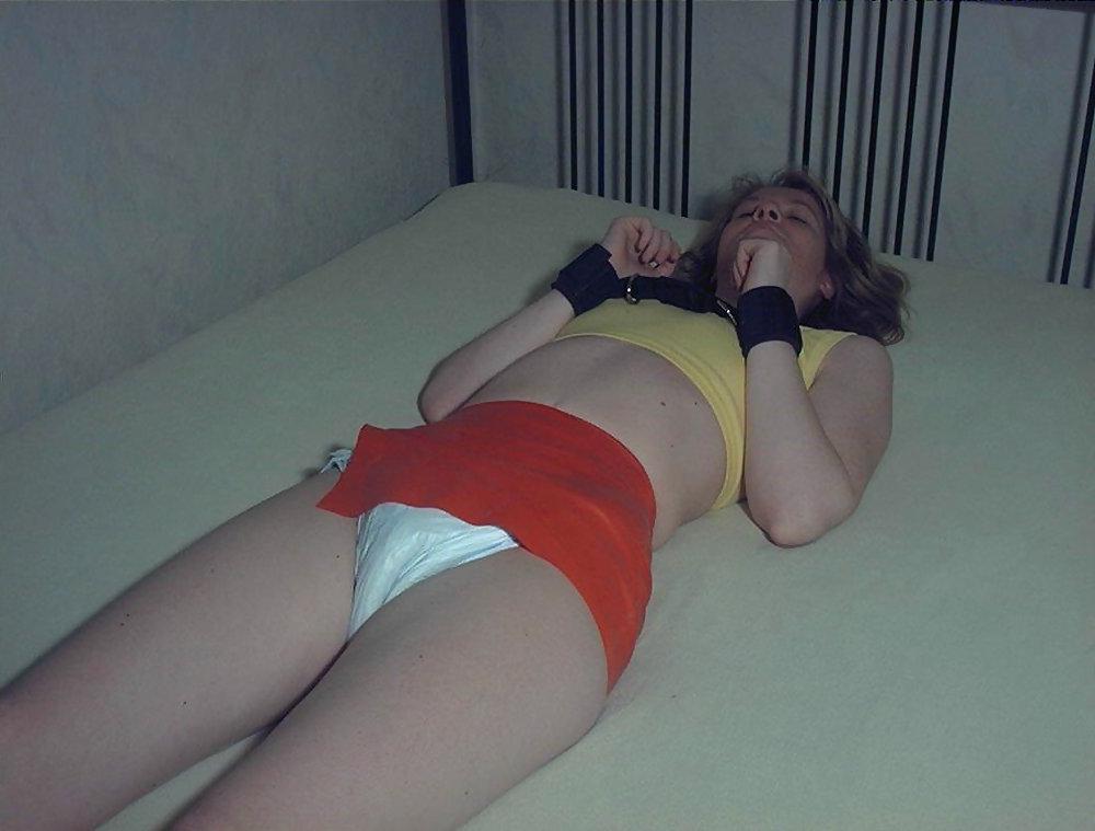 21P Blond Woman: Diaper Bondage