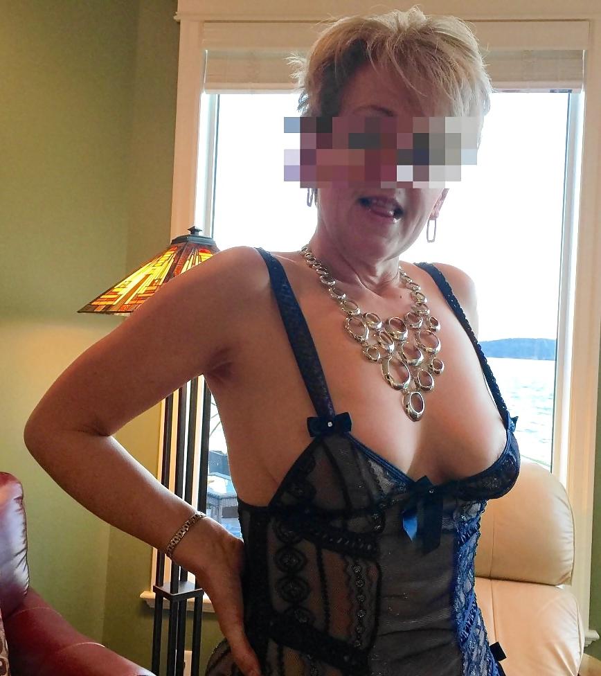 10P Posing sexy for my husband 
