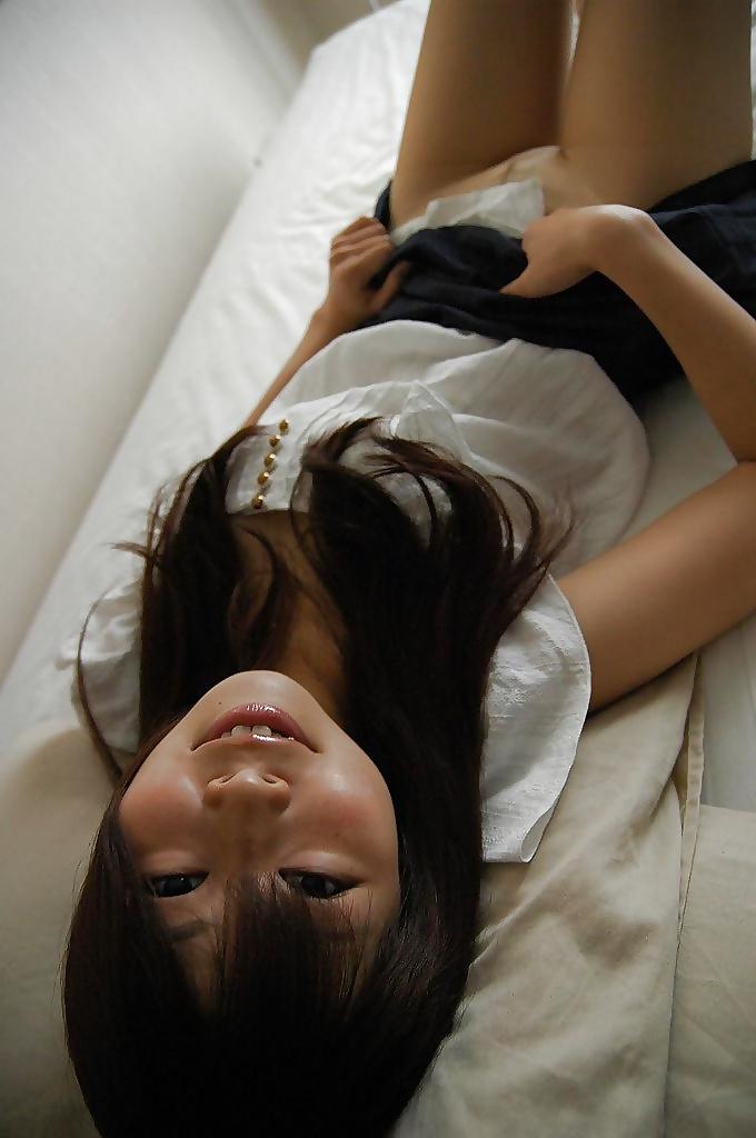 16P Shimomura Haruka showcasing her gash in close up
