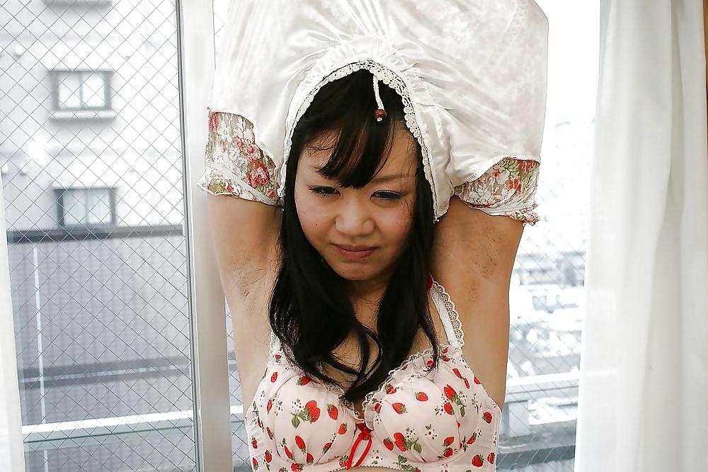 15P Waka Moritani undressing and exposing her pussy in close up