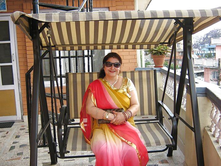 25P Sexy mom with huge boobs
