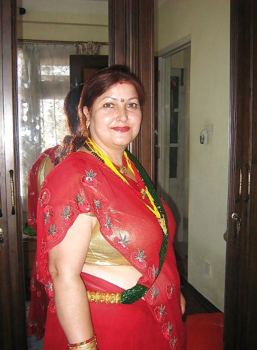 25P Sexy mom with huge boobs