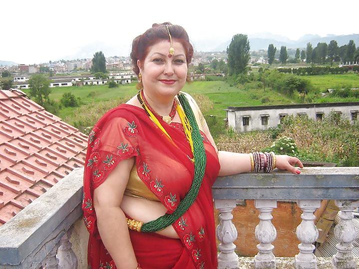 25P Sexy mom with huge boobs