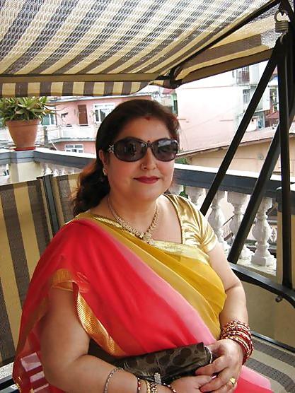 25P Sexy mom with huge boobs