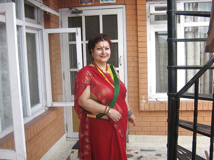 25P Sexy mom with huge boobs