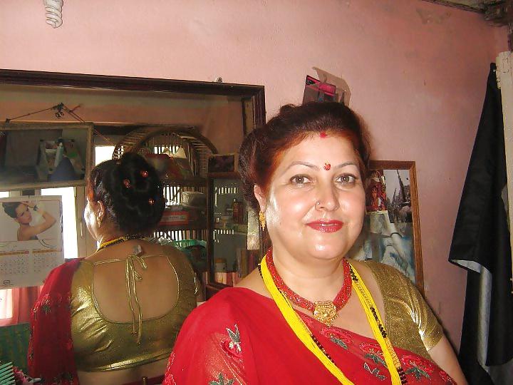 25P Sexy mom with huge boobs