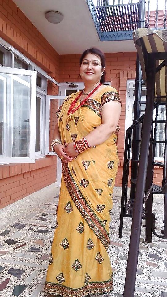 25P Sexy mom with huge boobs