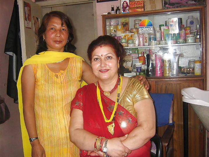 25P Sexy mom with huge boobs