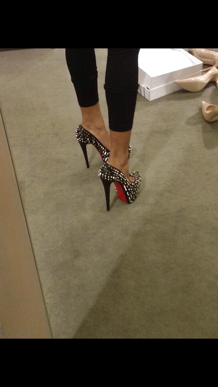 25P Hot Babes in High Heels