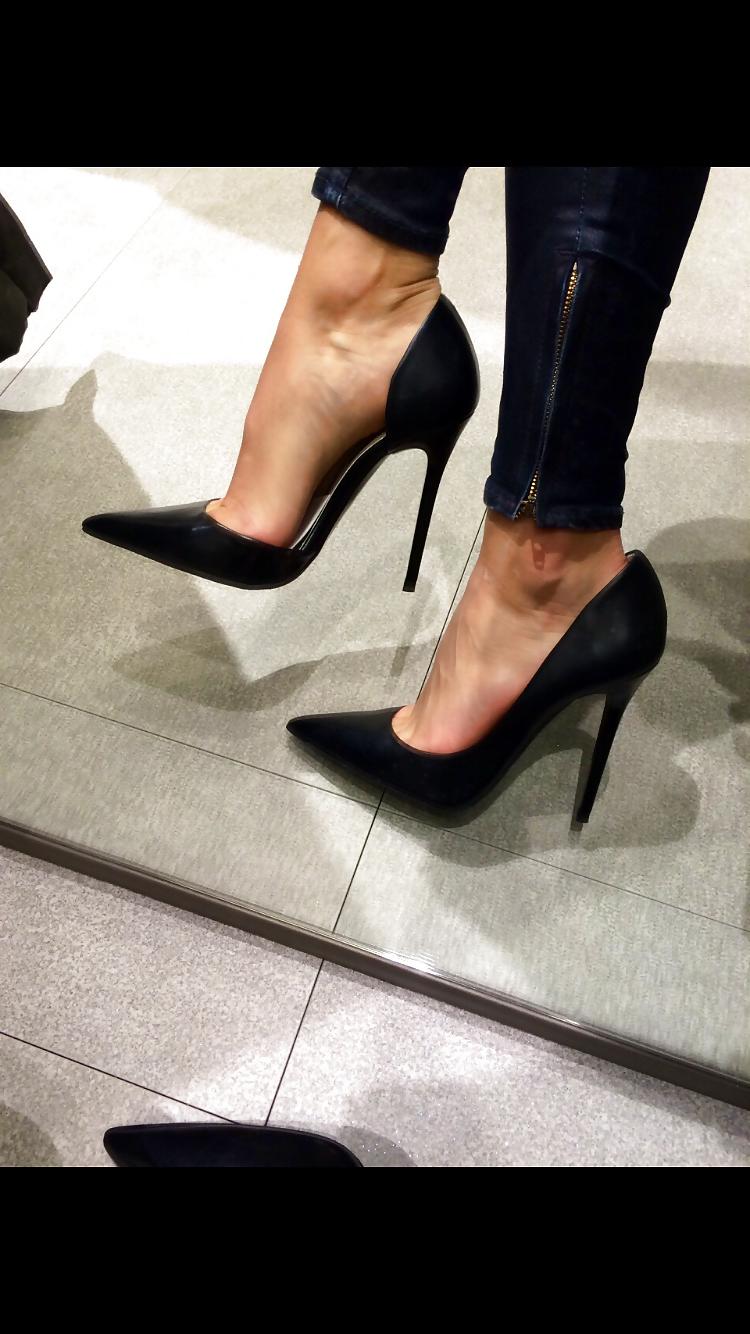 25P Hot Babes in High Heels