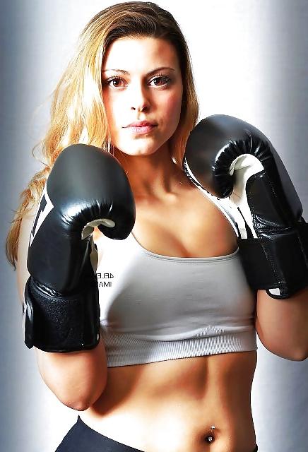 25P Boxing babes XVIII