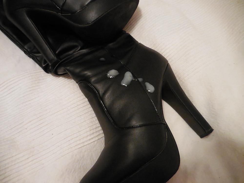22P Cum on black boots