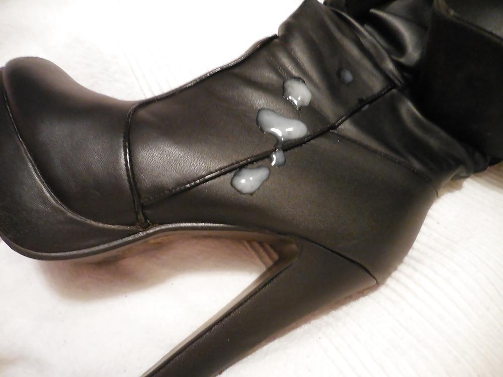 22P Cum on black boots