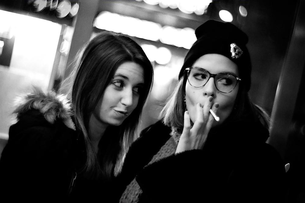 16P Smoking Babes - Better With Friends