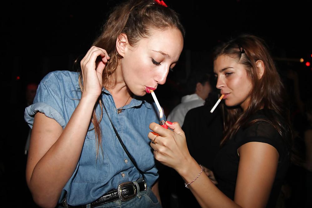 16P Smoking Babes - Better With Friends