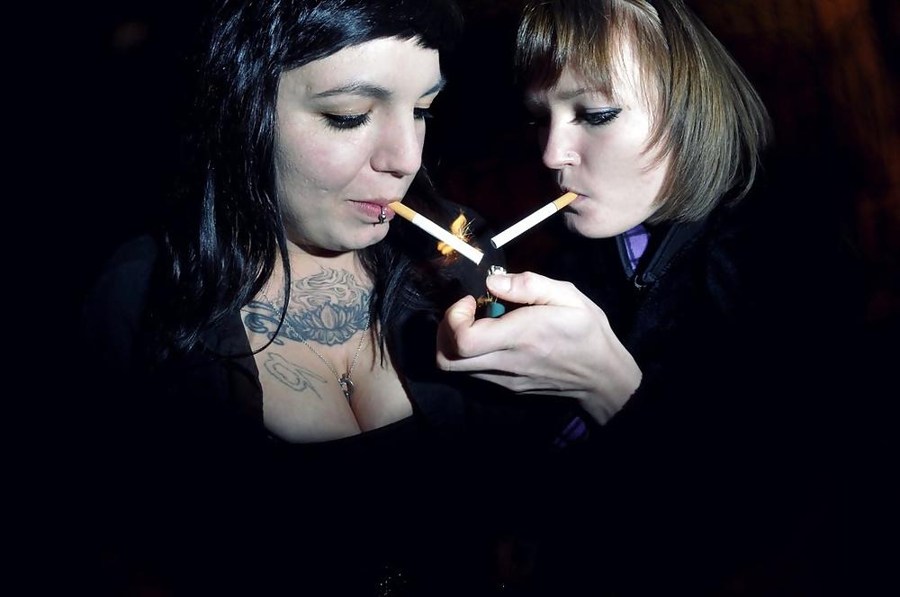 16P Smoking Babes - Better With Friends