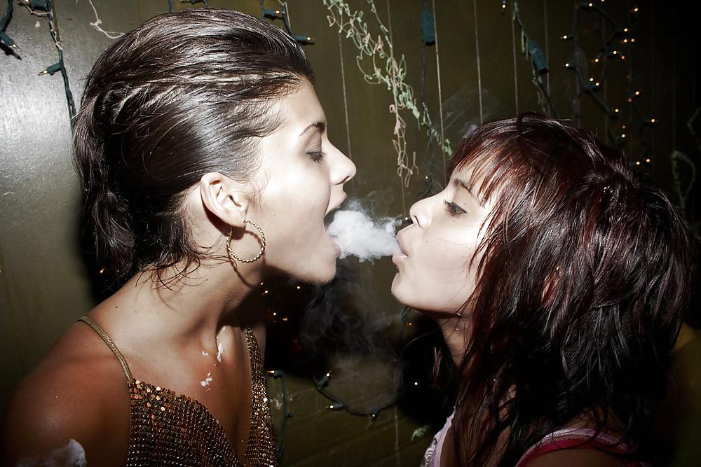 16P Smoking Babes - Better With Friends